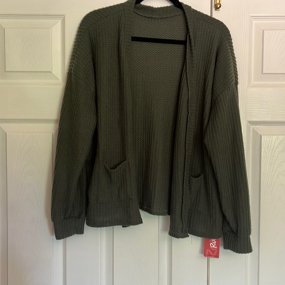 Romwe womens buttom up cardigan. Size Medium